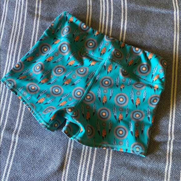 gym shorts Indian style print - Picture 3 of 3